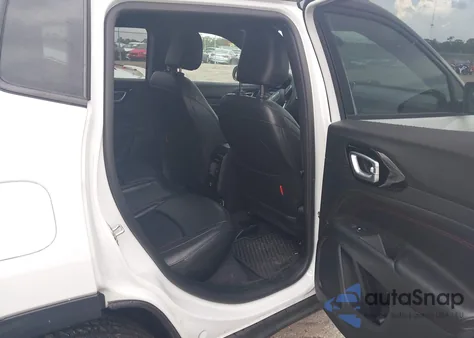 2023 Jeep Compass Trailhawk 4X4 z USA, uszkodzony, nr VIN 3C4NJDDNXPT557947